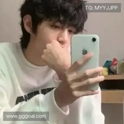 劳麟非